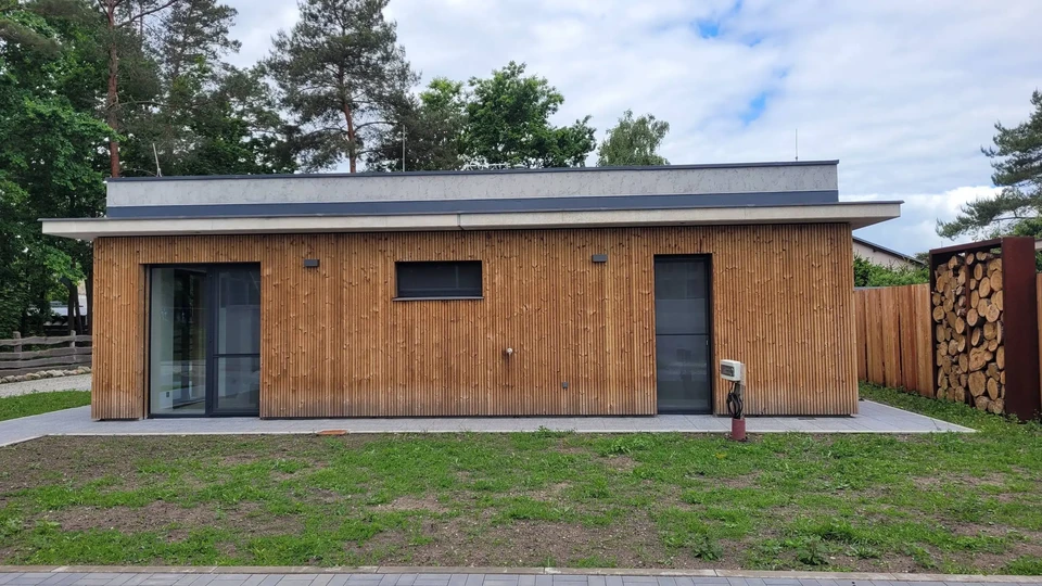 Tenisové centrum Plachta, dřevěné zázemí areálu
